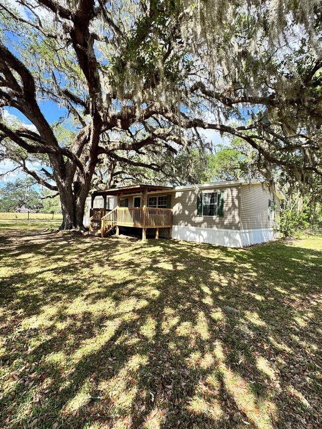 Foto del edificio - 17640 Bellamy Brothers Blvd