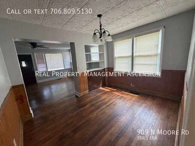 Foto del edificio - 909 N Moore Rd