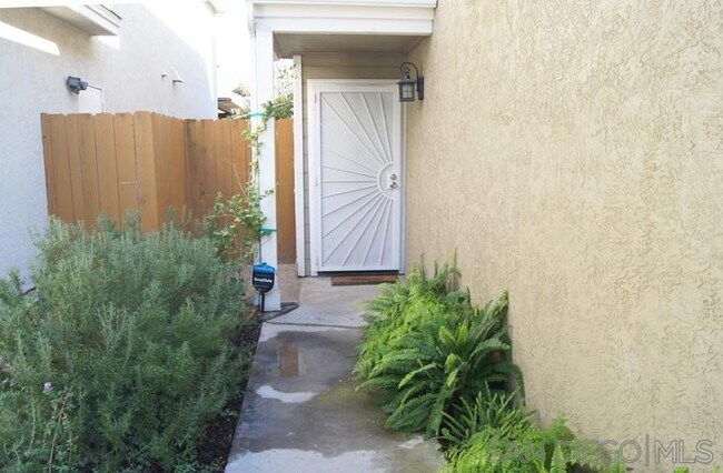 Foto del edificio - 3371 Aveley Pl