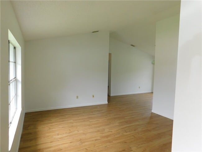 Building Photo - 873 Barber St