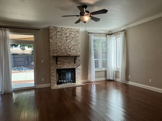 Building Photo - Beautiful home with large bonus room. Wate...