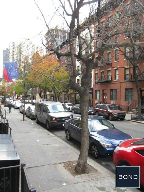 Building Photo - 315 E 73rd St