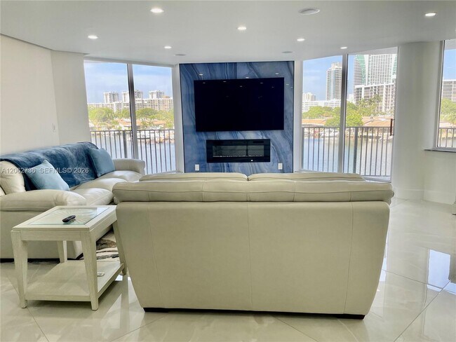 Foto del edificio - 300 Three Islands Boulevard