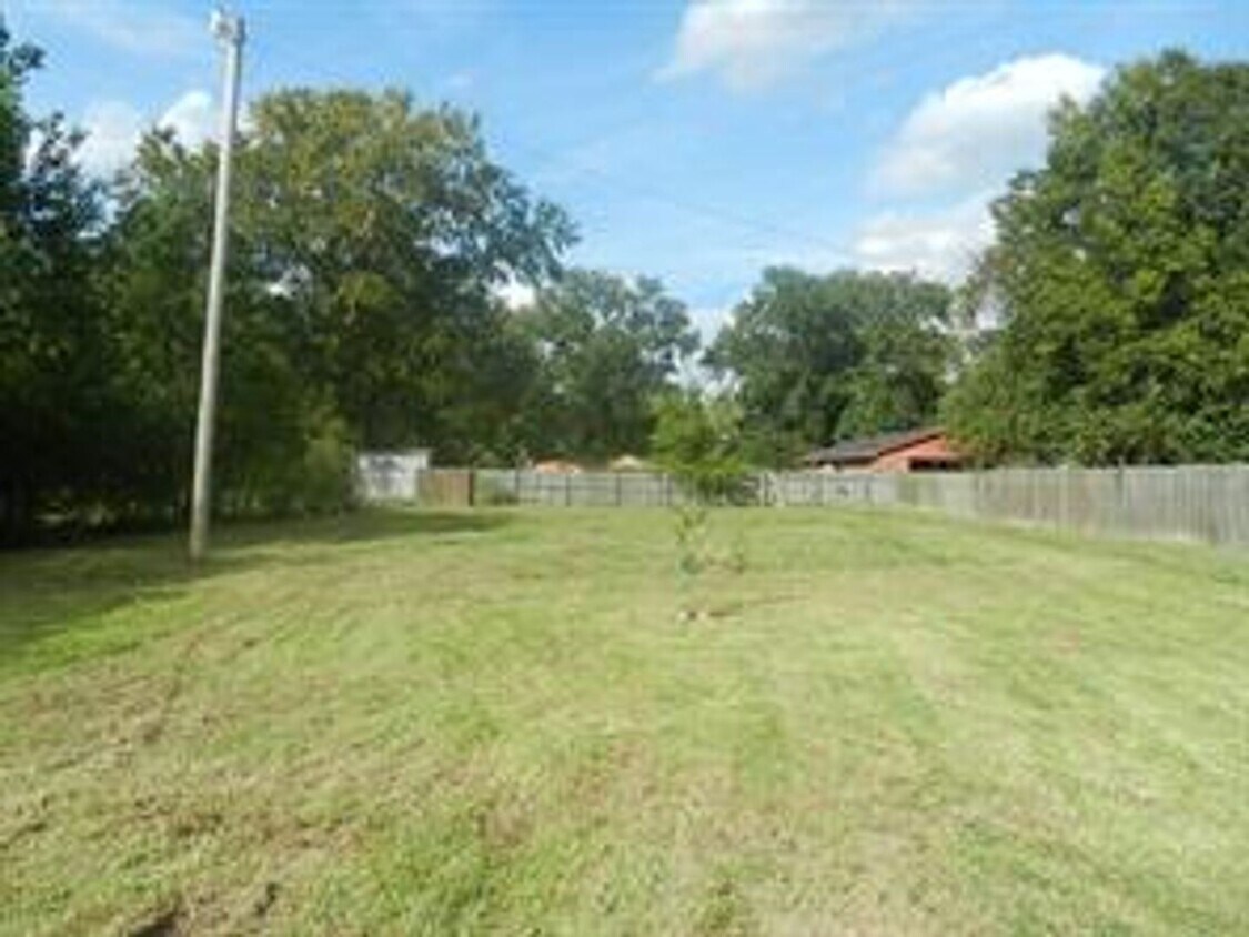 Foto del edificio - 3 br, 1 bath House - 914 Fifth St