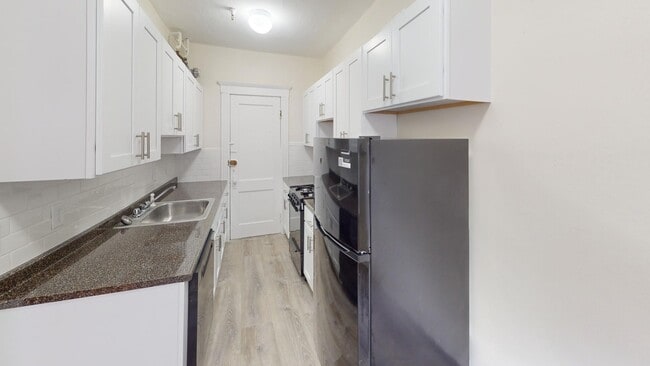 Building Photo - Newly Renovated Fenway Studio with Heat/Hot Water Included