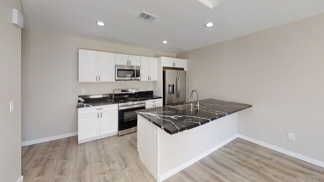 Building Photo - 5575 Mary Ln Dr