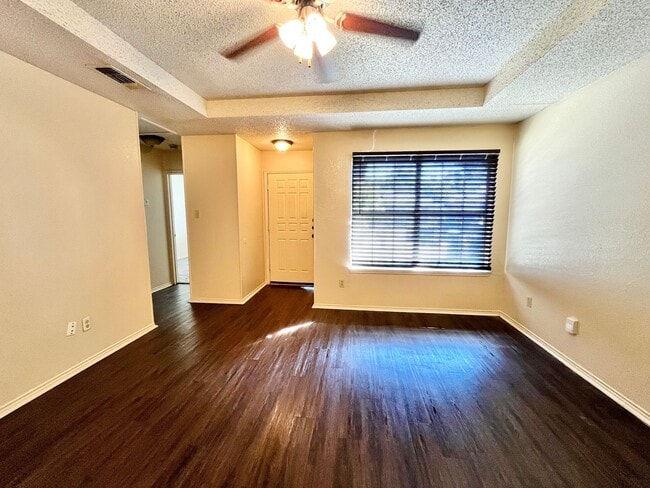 Building Photo - 2320 Miguel Ln