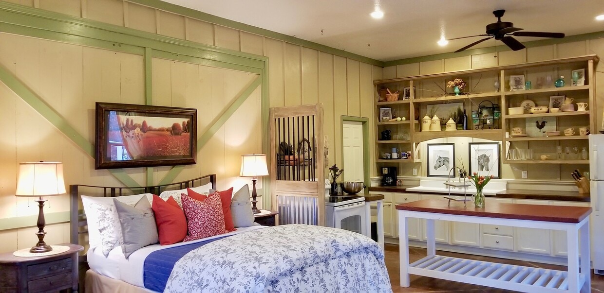 Primary Photo - 203 Lucky Horse Ln