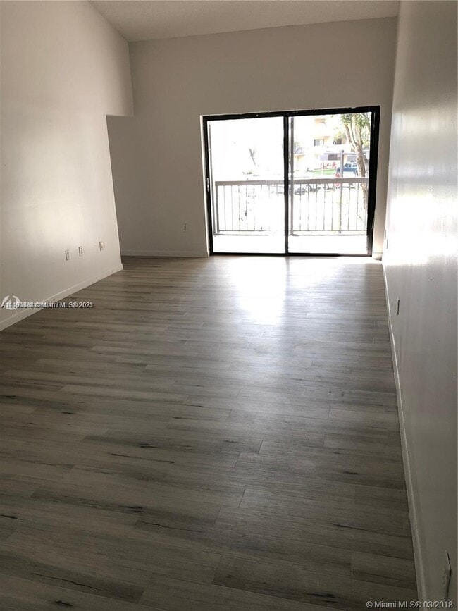 Building Photo - 9421 Fontainebleau Blvd