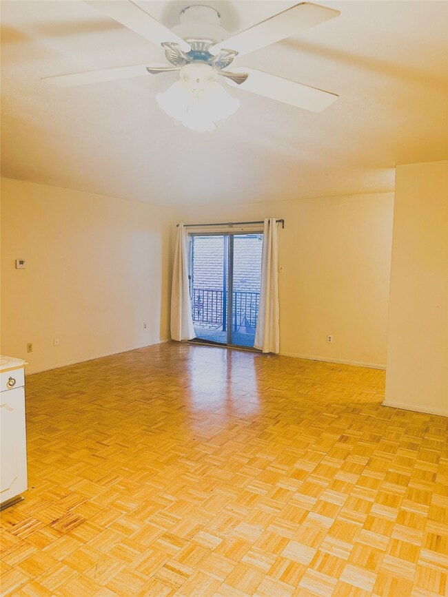 Foto del edificio - 7600 Burgoyne Rd