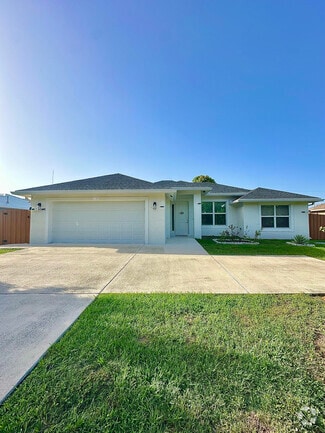 Building Photo - 2243 SE Mariposa Ave
