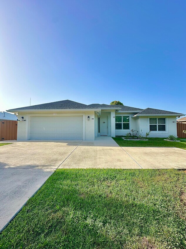 Foto principal - 2243 SE Mariposa Ave