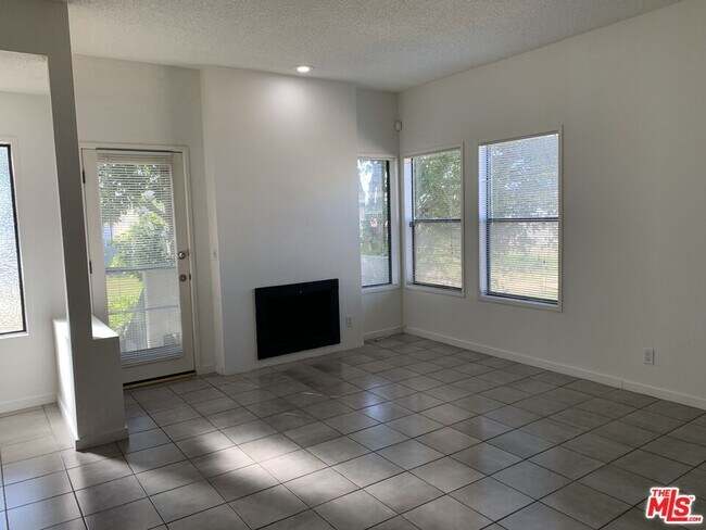 Foto del edificio - 3675 Keystone Av