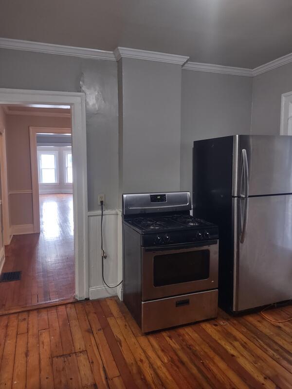 Building Photo - 464 West Utica st