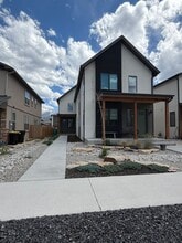 Building Photo - 130 River Ridge Ln