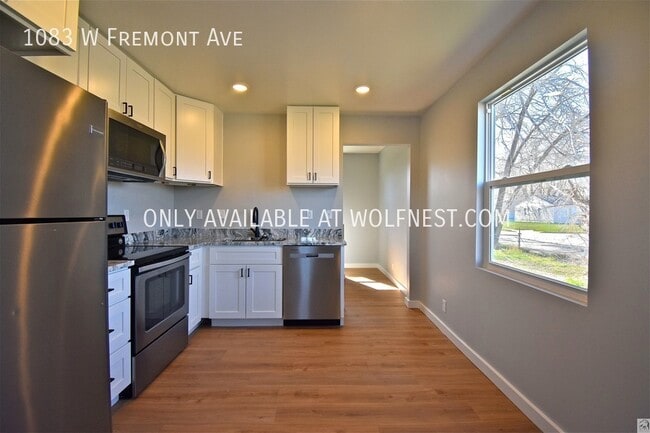Building Photo - Remodeled 2 Bedroom Salt Lake Home! No Dep...