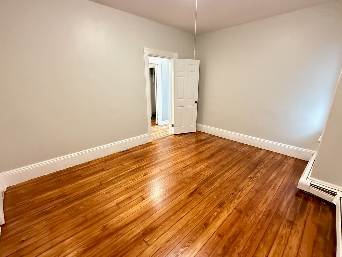 Primary Photo - 11 Linden St