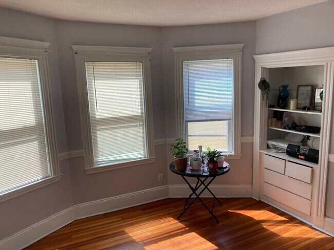 Building Photo - 88 Draper St