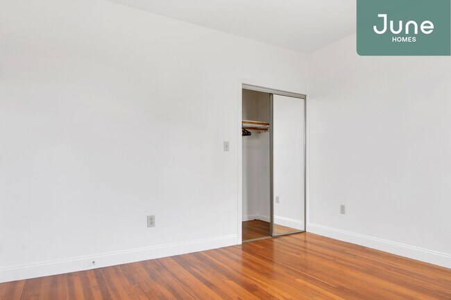 Foto del edificio - ROOM ONLY in 4-bed/2.0-bath Home