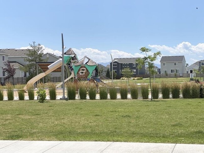 Building Photo - 521 N 20 W