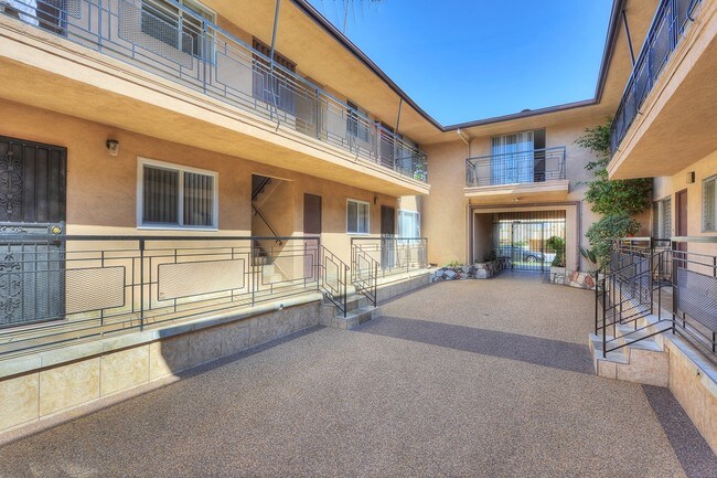 Foto del edificio - 3827 Tilden Ave