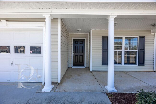 Building Photo - 3 BEDROOM GARDEN HOME IN GATED COMMUNITY