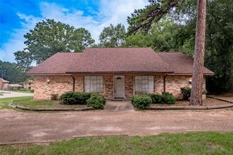 Building Photo - 2800 Lake Rd