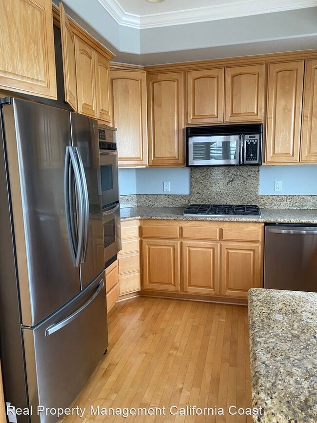 Building Photo - 4 br, 3.5 bath House - 1747 Carver Street