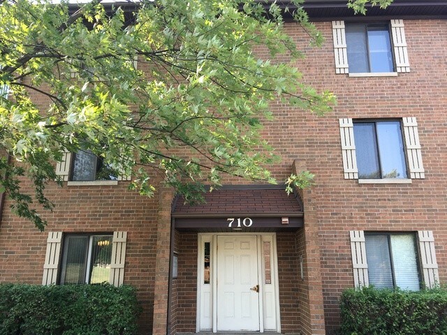Primary Photo - 710 Briar Hill Ln