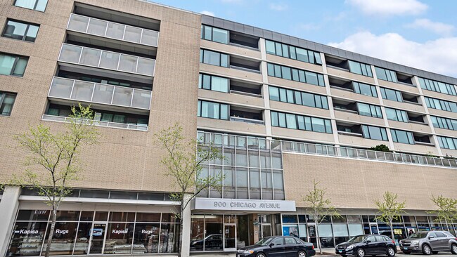 Building Photo - 900 Chicago Ave