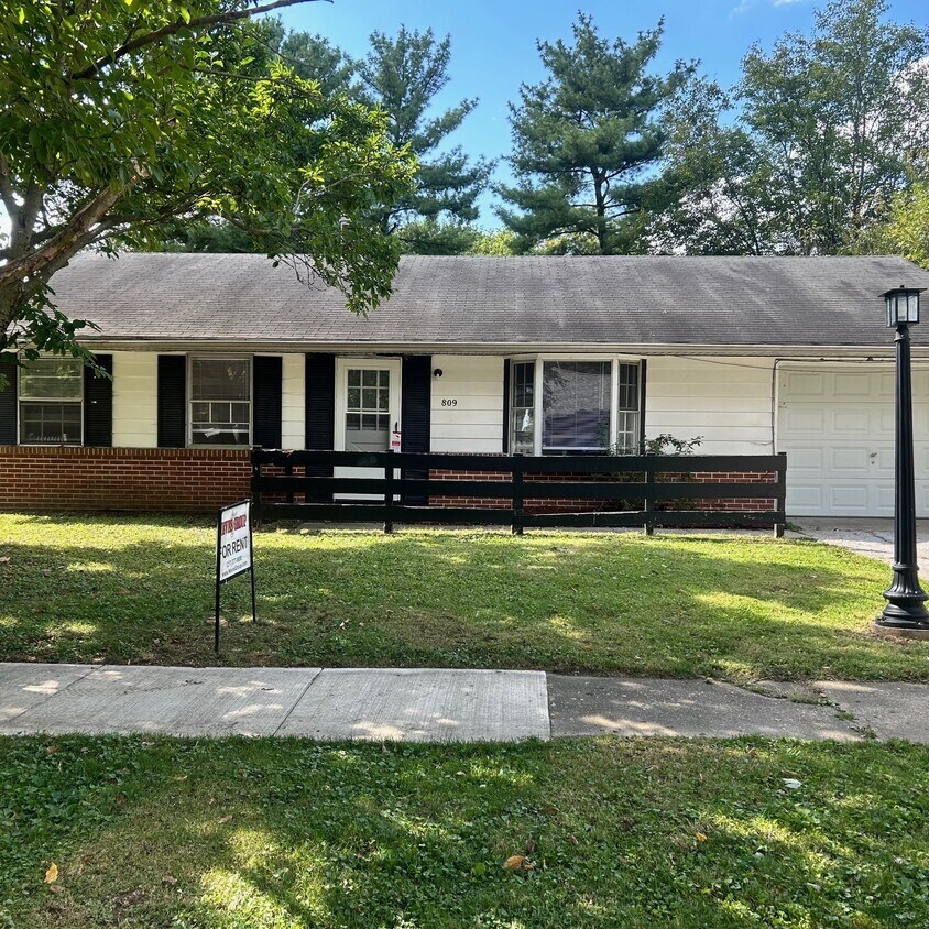 Primary Photo - 809 Fairoaks Dr
