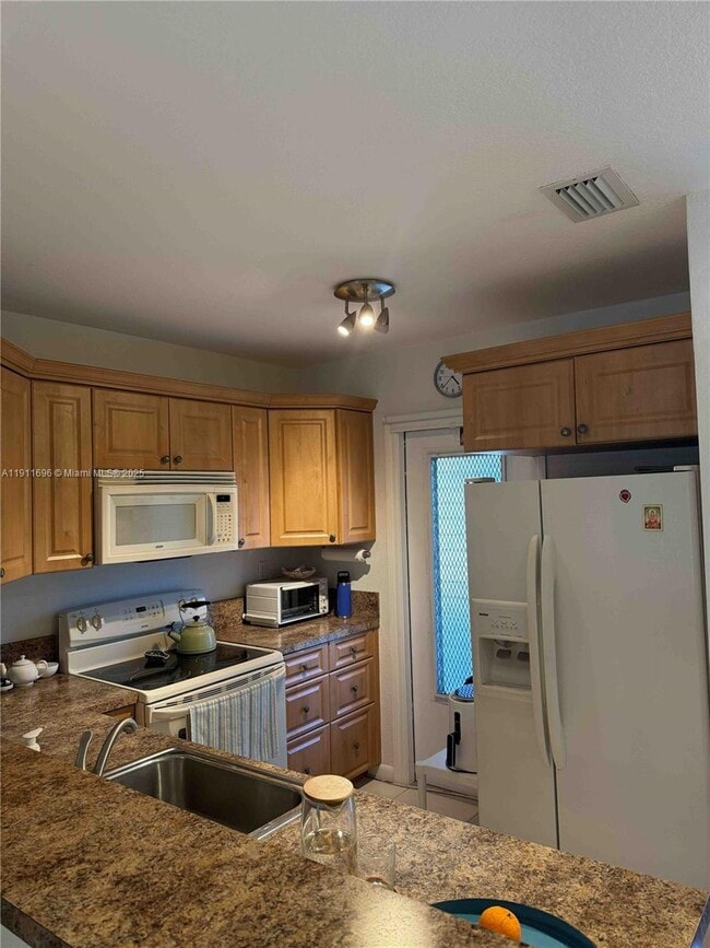 Building Photo - 5141 W Oakland Park Blvd