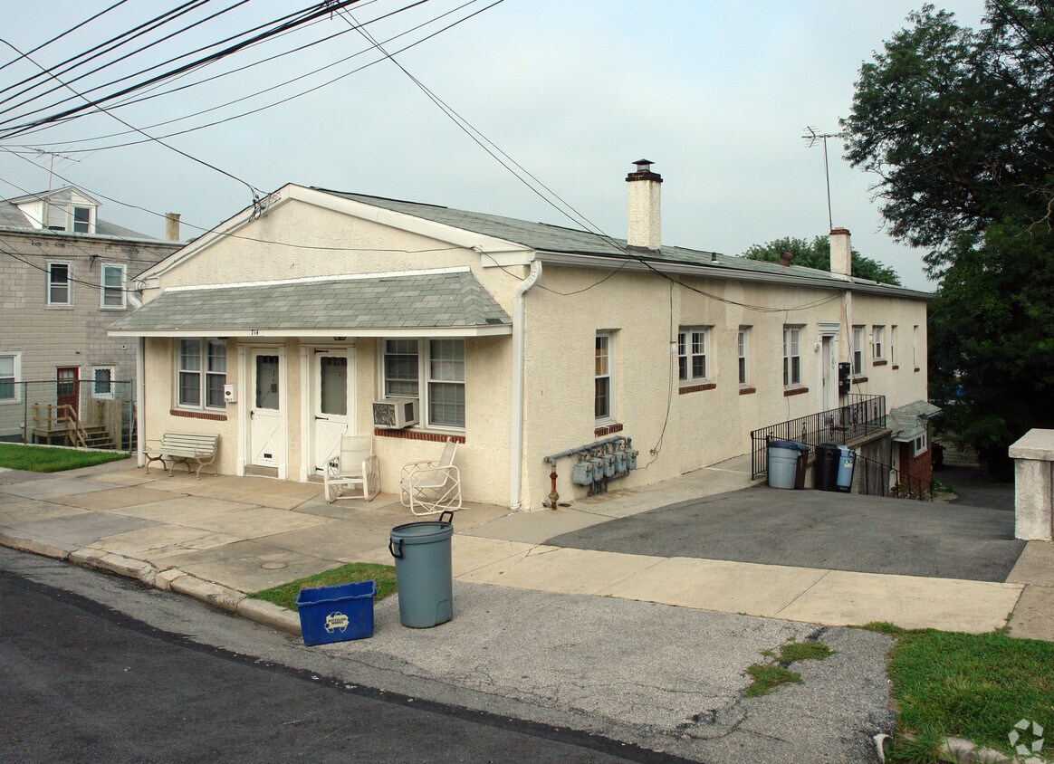 Primary Photo - 714 Maple St
