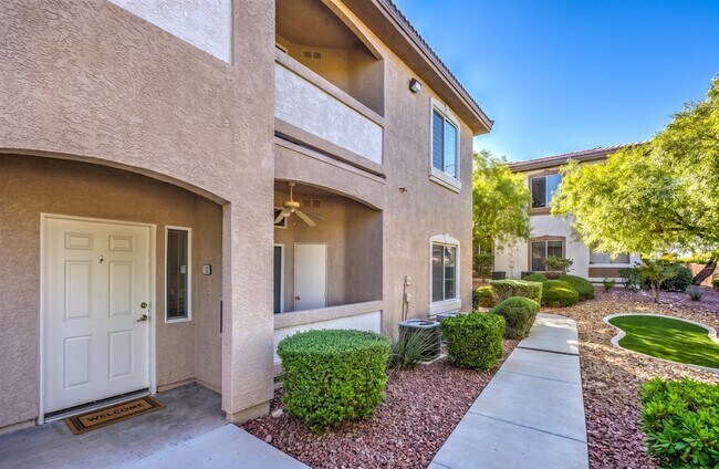 Building Photo - 2305 W Horizon Ridge Pky