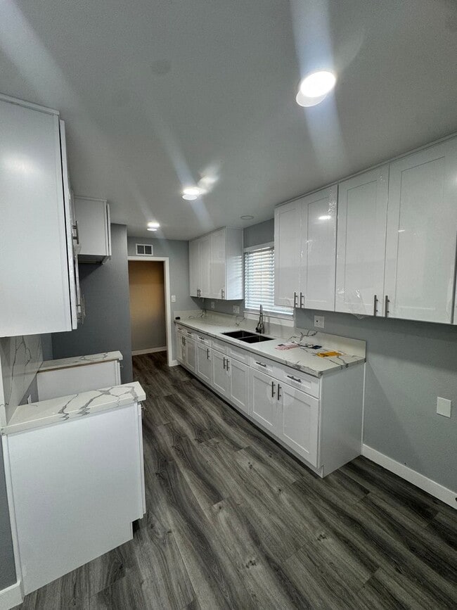 Foto del edificio - 11645 Goldendale Dr