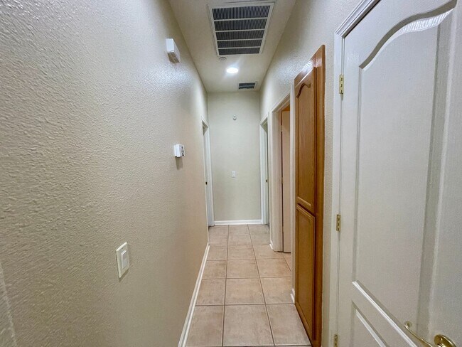 Building Photo - Rent Ready Home in Summerset at Brentwood.
