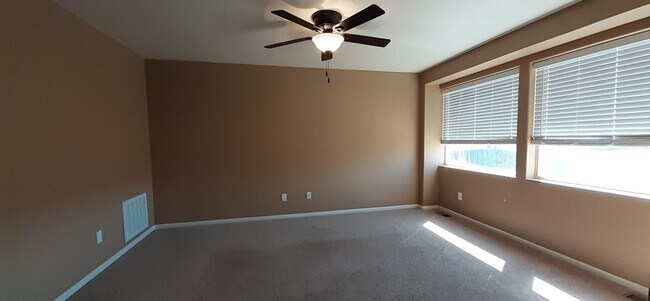 Building Photo - Available July 1 - Fabulous 3 bed, 1.5 bat...
