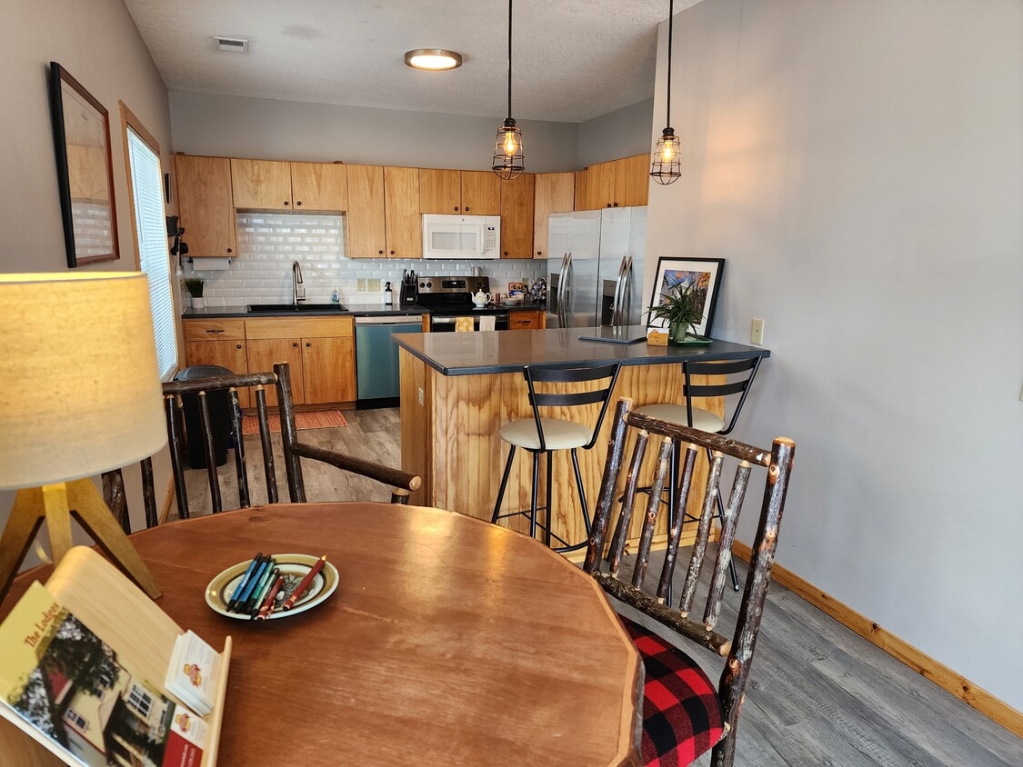 Building Photo - 1309 8th St SE