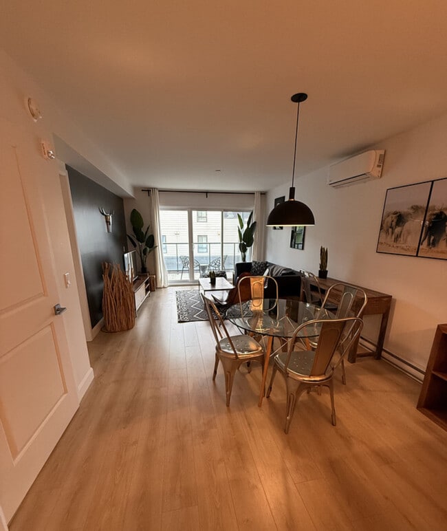Building Photo - 2905 Rue du Grand Voyer
