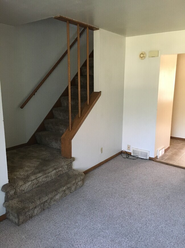 2 escalones de piso - 1420 Willow Ln