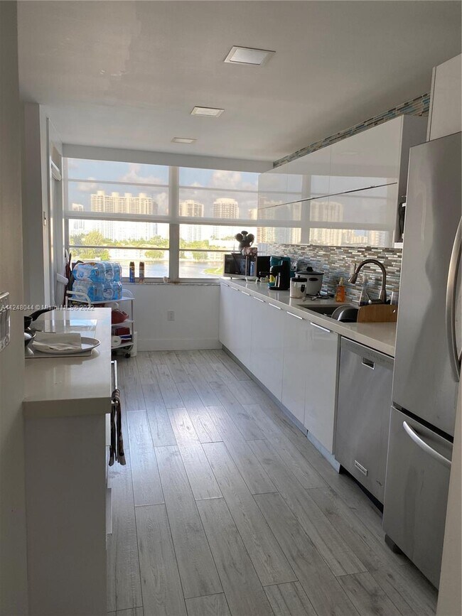 Building Photo - 18041 Biscayne Blvd