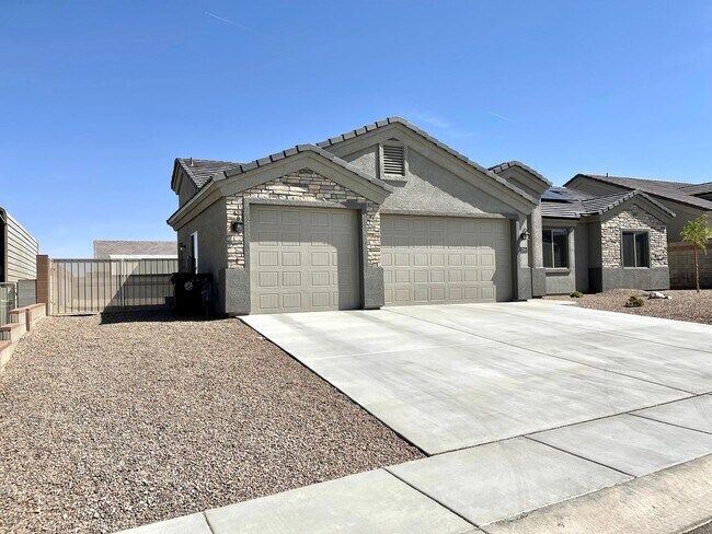 Building Photo - Beautiful 3 Bedroom Home in Southern Vistas w/ Solar!