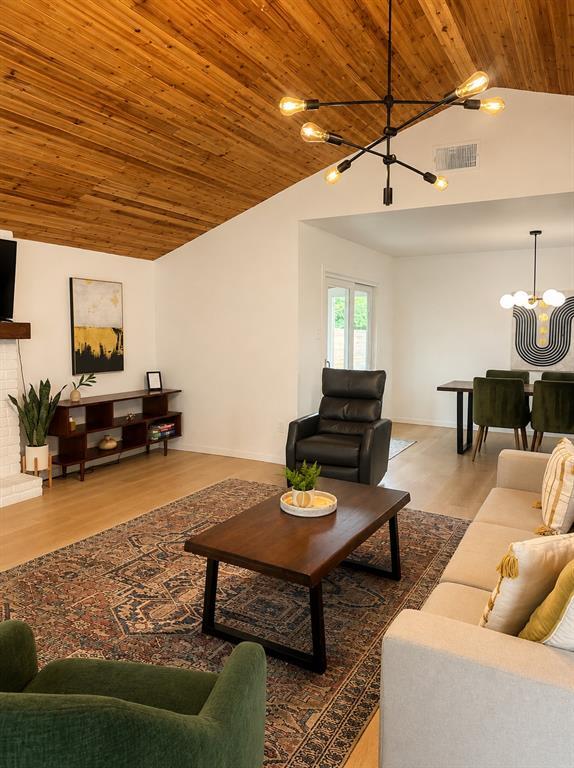 Foto del edificio - 1705 Cricket Hollow Dr
