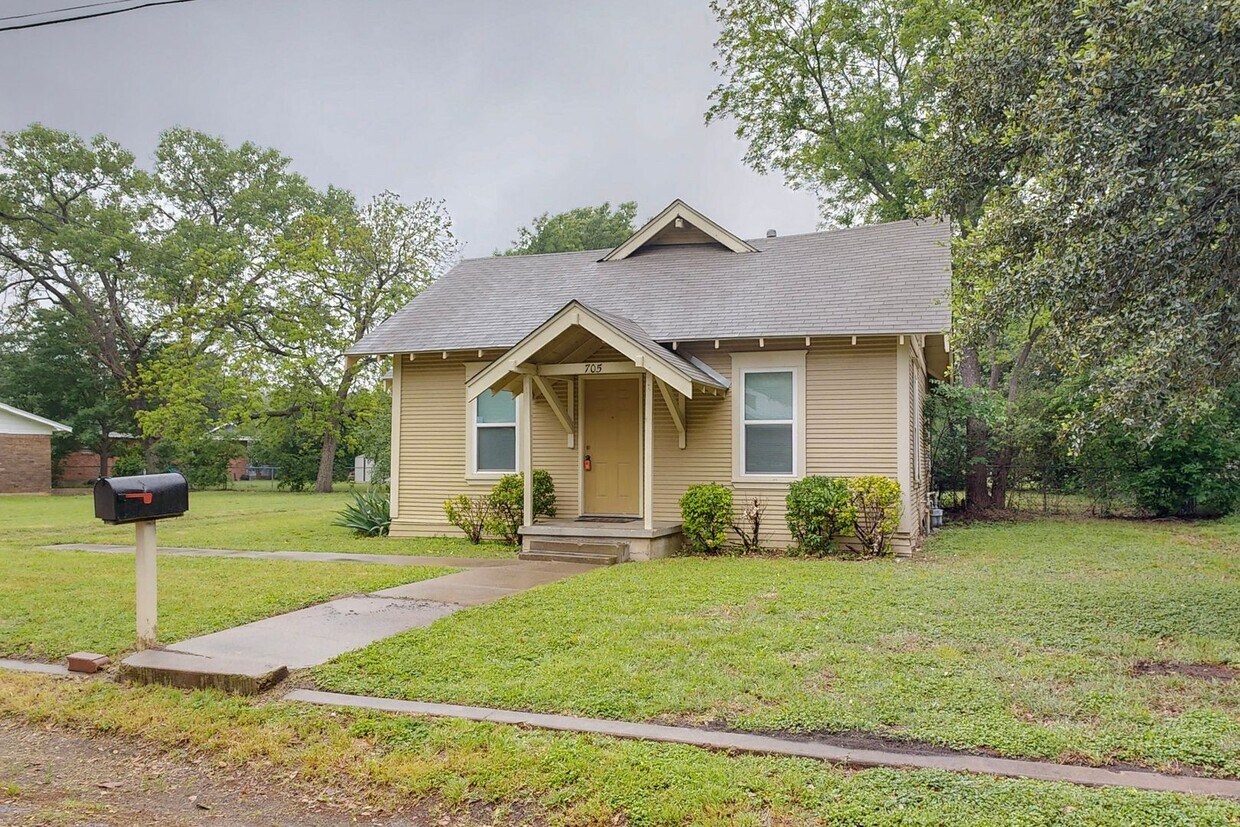 Foto principal - Available Mid-July! 3 Bedroom Home for Lea...
