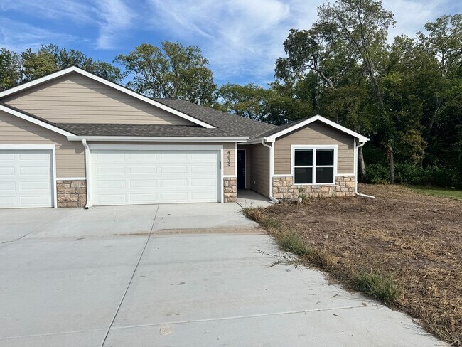 Foto del edificio - BRAND NEW 3-bedroom Duplex in Irvine Acres!