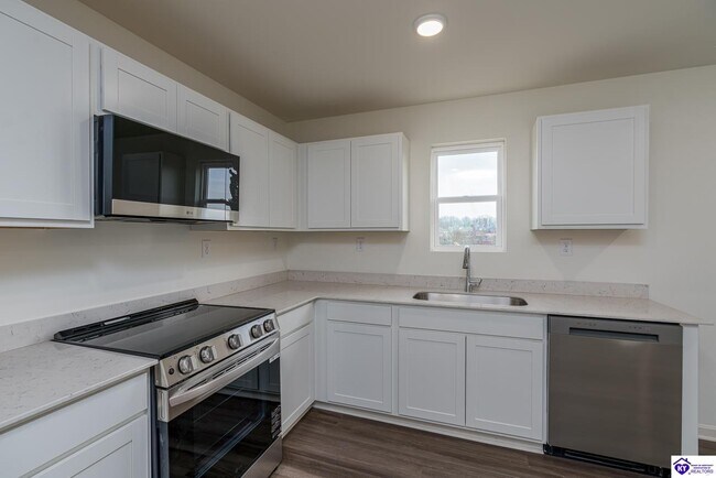 Foto del edificio - 557 Pinehurst Dr