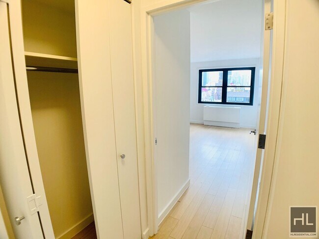 Building Photo - East 39th Street