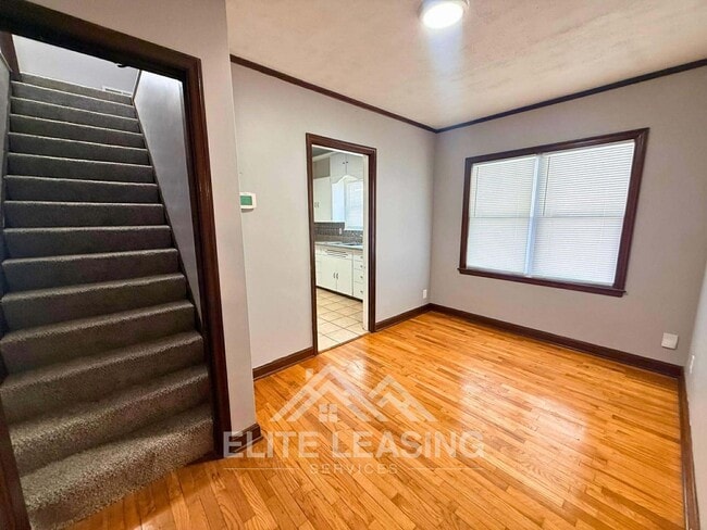 Building Photo - Charming 3-Bedroom Home with Garage