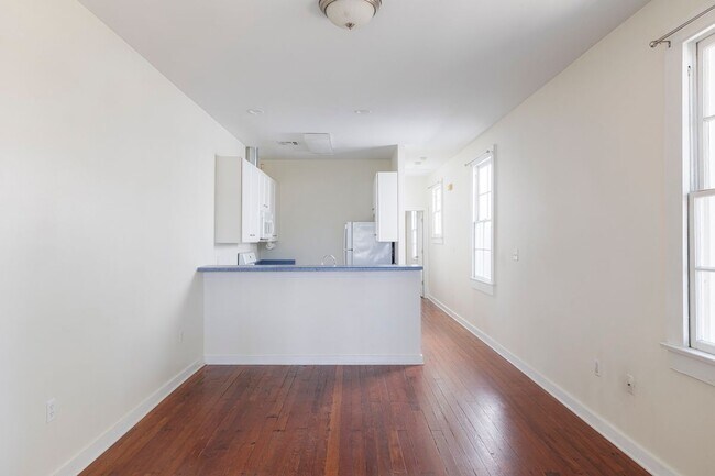 Foto del edificio - 4802 Banks St