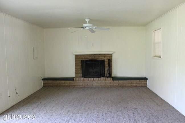 Building Photo - 3 br, 1.5 bath House - 21 Templin Trail